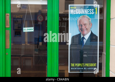 Poster du Sinn Fein candidate présidentielle Martin McGuinness dans la course pour la présidence irlandaise. Banque D'Images