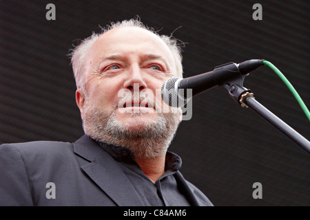 L'ancien député George Galloway traite de la guerre contre l'Assemblée de la masse sur le 10e anniversaire de l'invasion de l'Afghanistan Banque D'Images