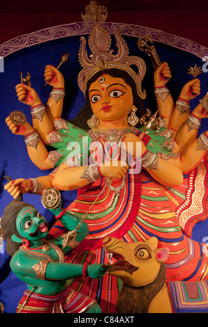 Représentation de la Déesse Durga Puja à un pandal de Kolkata (Calcutta), West Bengal, India. Banque D'Images