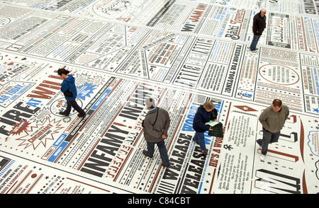 BLACKPOOL, Royaume-Uni, LUN OCT 10, 2011. La comédie de Blackpool ouvre de tapis du côté de la plage resort's promenade. La pièce, créée par l'artiste Gordon Young, dispose de milliers de slogans de comédiens qui ont accompli à Blackpool au fil des ans. Banque D'Images