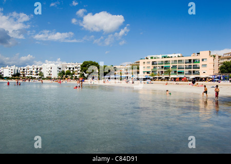 Port de Alcudia, Mallorca, de la plage Banque D'Images