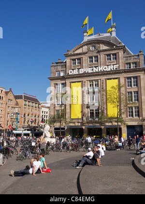 Le célèbre magasin de luxe Bijenkorf sur Dam square, Amsterdam Pays-Bas Banque D'Images