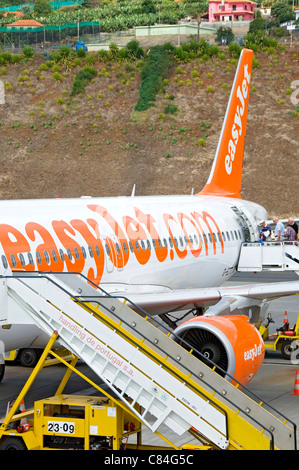 Avion avion avion easyJet stationné à l'aéroport de Funchal Madère Portugal Europe de l'UE Banque D'Images