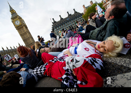 Suzie Kennedy, un professionnel Marilyn Monroe double. Une démo intitulée bloquer le pont/bloquer le projet de loi organisé par UK Uncut Banque D'Images