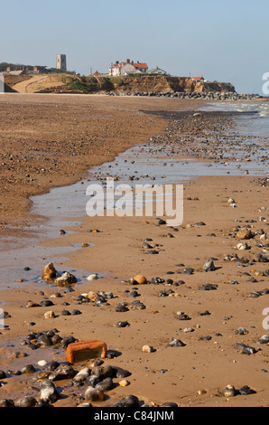 Une maison brique sur la plage à happisburgh à Norfolk en Angleterre Banque D'Images