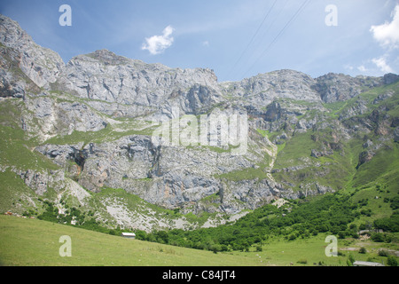 Montagnes Picos de Europa en Fuente De village cantabrique Espagne Banque D'Images