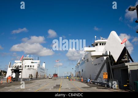 Ferries de Bridgeport partent de Port Jefferson, North Shore, Long Island, New York Banque D'Images