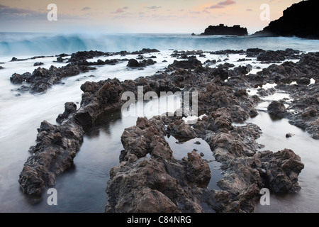 Rock formations on beach Banque D'Images