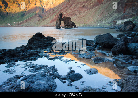 Rock formations on beach Banque D'Images