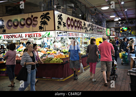 Les gens de shopping dans le marché central animé de Chinatown à Adelaide (Australie) Banque D'Images