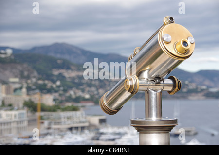 Vue inhabituelle du port de Monaco et d'un télescope Banque D'Images