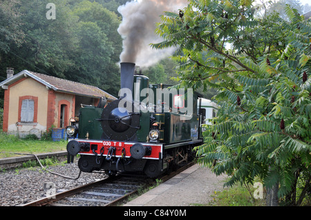 Ancien train touristique à vapeur de Livradois Forez ancienne locomotive 030 T 8 Auvergne France Banque D'Images