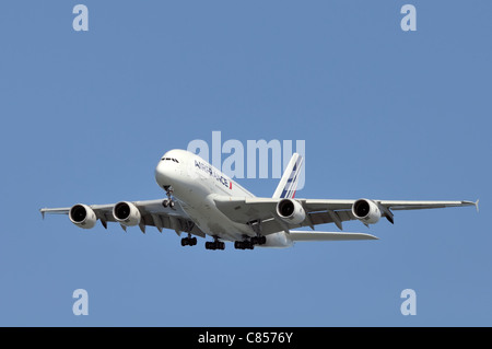 Approche finale ! Airbus A380 d'Air France Banque D'Images