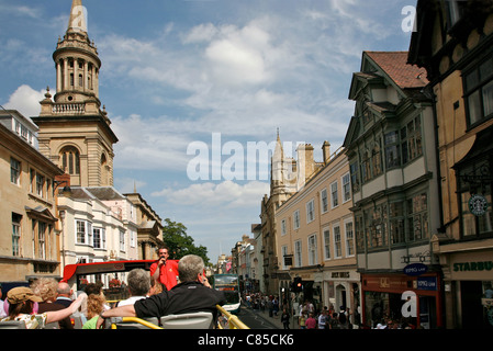 Vue depuis un bus panoramique visite guidée du centre d'Oxford Banque D'Images