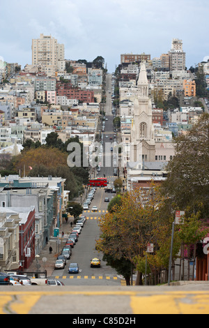 Filbert Street à sud-ouest vers les Saints Pierre et Paul, Église San Francisco, California, USA Banque D'Images