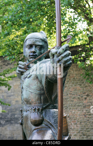 La statue de Robin des bois dans les anciennes douves du château de Nottingham nottingham nottinghamshire en Angleterre Banque D'Images