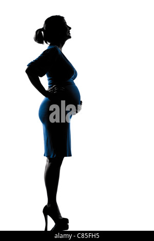 Beau portrait of happy pregnant woman en pleine longueur ossature sur studio isolé sur fond blanc Banque D'Images