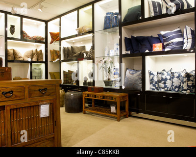 Oreillers et accessoires Display, Bloomingdale's Department Store intérieur, NYC Banque D'Images