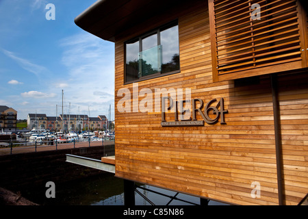 Pier 64 extérieur Penarth Marina, Vale of Glamorgan South Wales, UK Banque D'Images