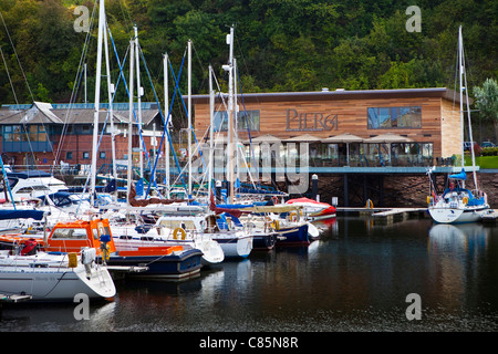 Pier 64 extérieur Penarth Marina, Vale of Glamorgan South Wales, UK Banque D'Images