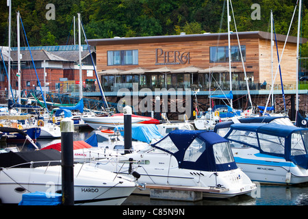 Pier 64 extérieur Penarth Marina, Vale of Glamorgan South Wales, UK Banque D'Images