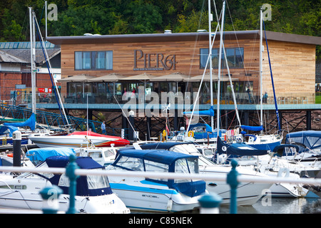 Pier 64 extérieur Penarth Marina, Vale of Glamorgan South Wales, UK Banque D'Images