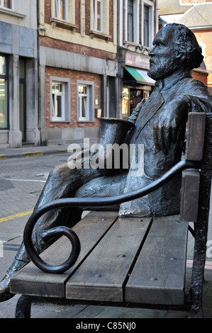 Statue d'Adolphe Sax, concepteur d'instruments de musique belge et de l'inventeur du saxophone, Dinant, Belgique Banque D'Images