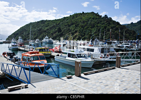 Boat and Yacht Marina à Queen Charlotte Sound Picton Ville côtière ile sud Nouvelle Zelande NZ Banque D'Images