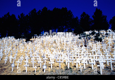 La croix de 4039 morts à la guerre de l'Iraq sur la colline de Lafayette en Californie Banque D'Images