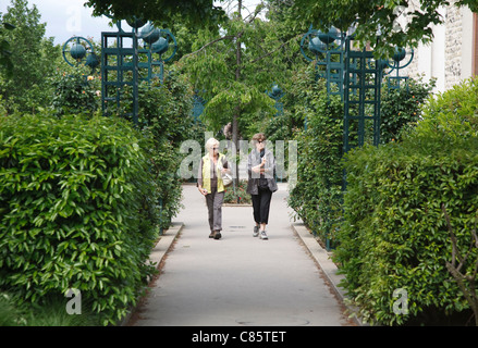 La promenade plantée, un parc sur le dessus du Viaduc des Arts, Paris Banque D'Images