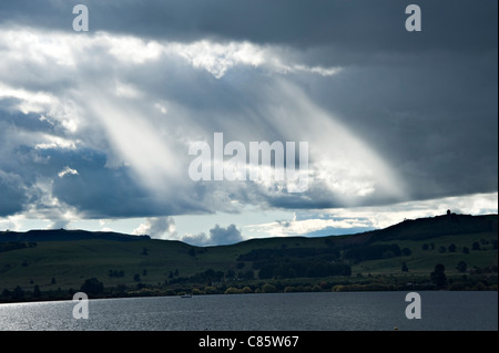 Soir Nuage Effets dans l'île du nord du lac Taupo Nouvelle-Zélande NZ Banque D'Images