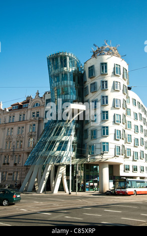 Prague, République tchèque - Août 2011 - Maison dansante ou Ginger et Fred, par Frank Gehry, Prague Banque D'Images