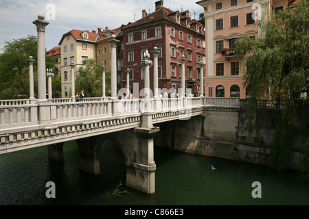 Cordonnier Pont sur la rivière Ljubljanica par l'architecte Joze Plecnik (1931) à Ljubljana, Slovénie. Banque D'Images