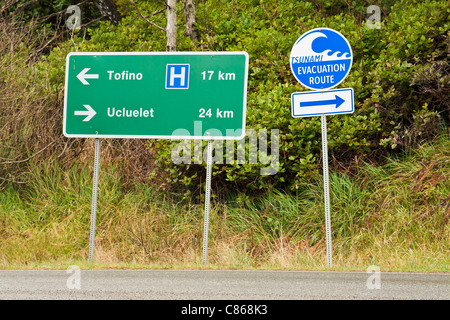 Parcours d'évacuation Tsunami signe, Tofino (Colombie-Britannique) Banque D'Images