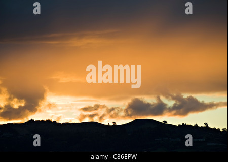 Magnifique Coucher de soleil sur le lac Taupo Île du Nord Nouvelle-Zélande NZ Banque D'Images