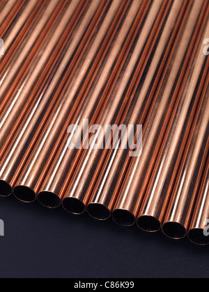 Plomberie tube cuivre brillant Résumé Contexte artistique Banque D'Images