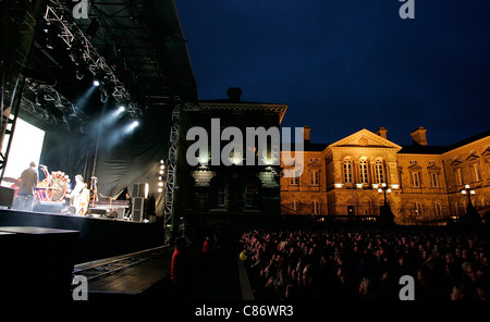 BELFAST, ROYAUME UNI - 11 août : The Flaming Lips effectuer au jour un de Belsonic à Custom House Square le 11 août 2008 à Belfast, en Irlande du Nord. Banque D'Images