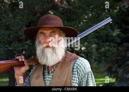 Un cowboy avec un fusil Banque D'Images