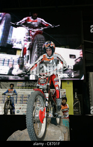 Jeroni Fajardo d'Espagne en action sur sa Gas Gas moto à la Belfast tour du Championnat du Monde de Trial Indoor, remporté par Adam Raga de l'Espagne. Banque D'Images