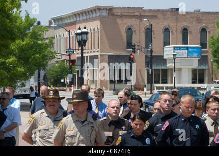 Défilé de la police pour commémorer les officiers qui sont morts dans l'exercice de leurs fonctions, Urbana, Illinois, États-Unis Banque D'Images