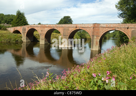 L'Bredwardine Pont sur la rivière Wye dans le Herefordshire, en Angleterre. Banque D'Images