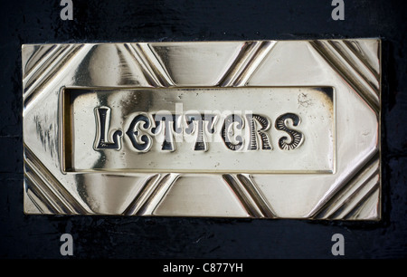 Lettres signe sur Letterbox, de meubles anciens, d'architecture, architecture, assise, board, bronze, marron, gros plan, la communication, la construction Banque D'Images