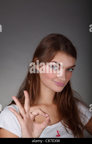 Portrait de la main-play girl. Studio shot Banque D'Images