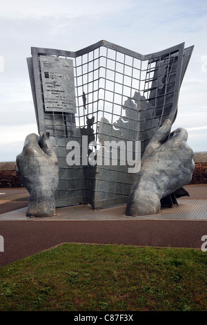 Le South West Coast Path sculpture sur le front de mer de la populaire station balnéaire de Somerset Minehead Banque D'Images