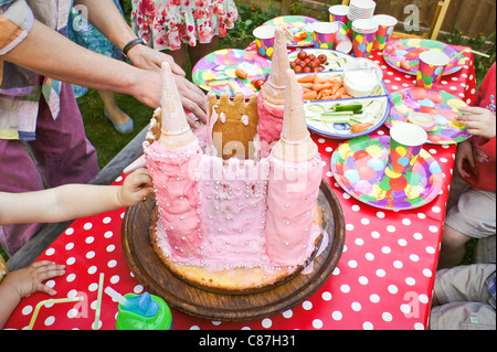 Une partie d'anniversaire pour enfants Banque D'Images