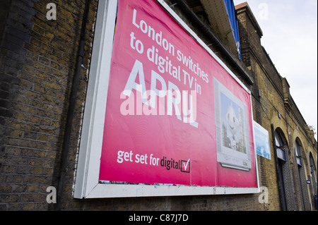 Billboard pour la télévision numérique Le passage au numérique à Londres, aura lieu en avril 2012 Banque D'Images