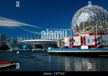 Au monde des sciences Telus World of Science et le Stade BC Place à Vancouver, Colombie-Britannique Banque D'Images