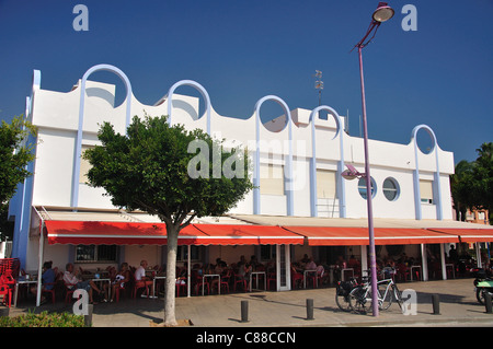 Restaurant en bord de mer, plage sud de Peñíscola, Peníscola, Costa del Azahar, Province de Castellón, Communauté Valencienne, Espagne Banque D'Images