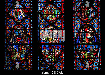 Vitraux de la chapelle de la Sainte Chapelle à Paris, France. Banque D'Images