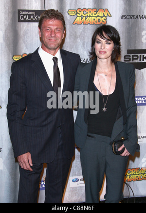 SEAN BEAN & Lena Headey Spike TV'S SCREAM 2011 LOS ANGELES CALIFORNIA USA 15 Octobre 2011 Banque D'Images